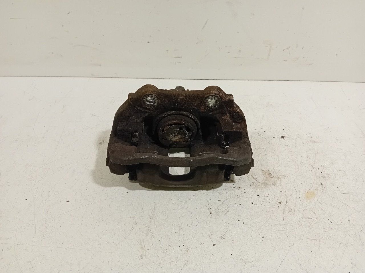 Remklauw rechts voor Peugeot 207, Onderdelen@venauto.nl, Van der Ven Autorecycling B.V., Gebruikt, Ettenseweg 76, 4706 PB Roosendaal, The Netherlands