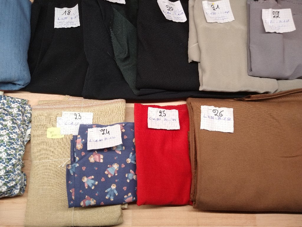 stoffen: satijn, katoen, linnen, fluweel: tussen €2 en €10, Ophalen, Overige materialen, Overige kleuren, Nieuw