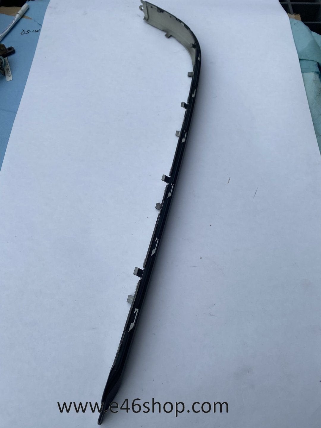 BMW E39 BUMPERLIJST RECHTS ACHTER OEM 51127005900 NIEUW, Neuf, -, -, Enlèvement ou Envoi