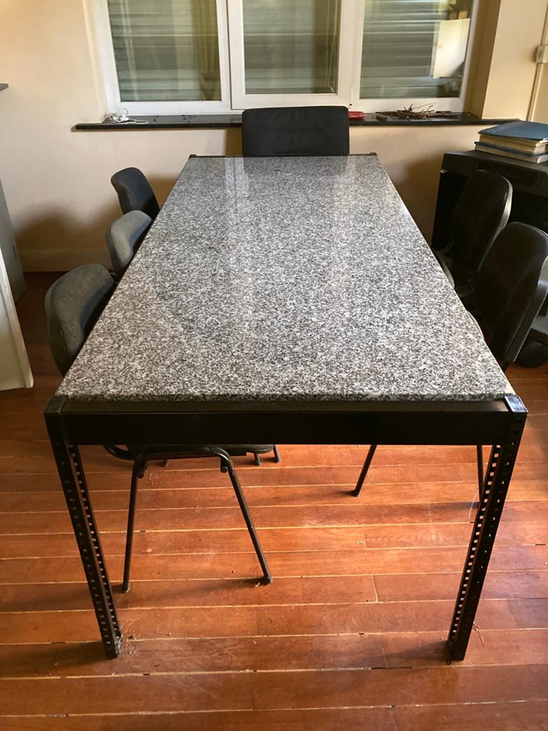 Table bureau plateau en pierre, Maison & Meubles, Tables | Tables à manger, Enlèvement, Utilisé