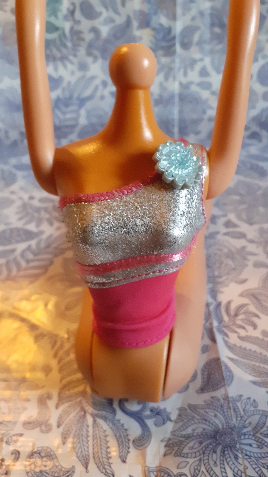 blouse pour poupée mannequin barbie fuschia et argenté, Enlèvement ou Envoi, Utilisé, Vêtements