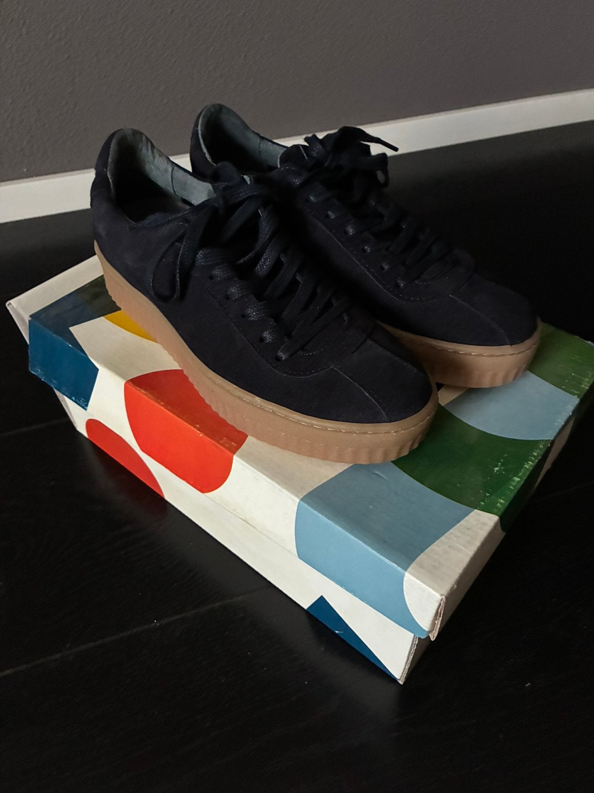 Donkerblauwe nieuwe sneakers maat 38, Enfants & Bébés, Vêtements enfant | Chaussures & Chaussettes, Enlèvement, Comme neuf