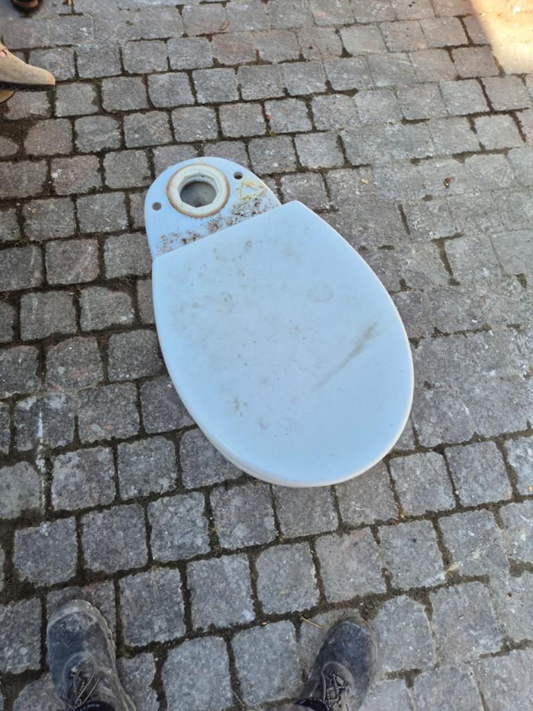 Gratis wc, Ophalen
