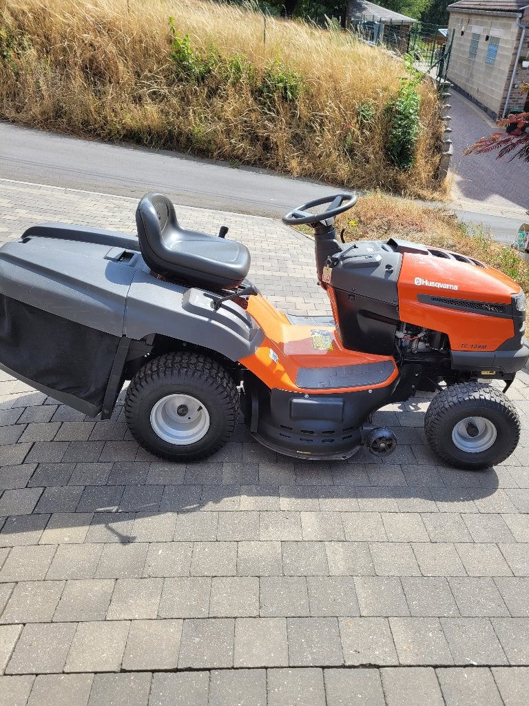 Tracteur tondeuse Husqvarna de 2020 (lire jusqu'au bout), Neuf, Enlèvement, Démarrage électrique, 90 à 120 cm