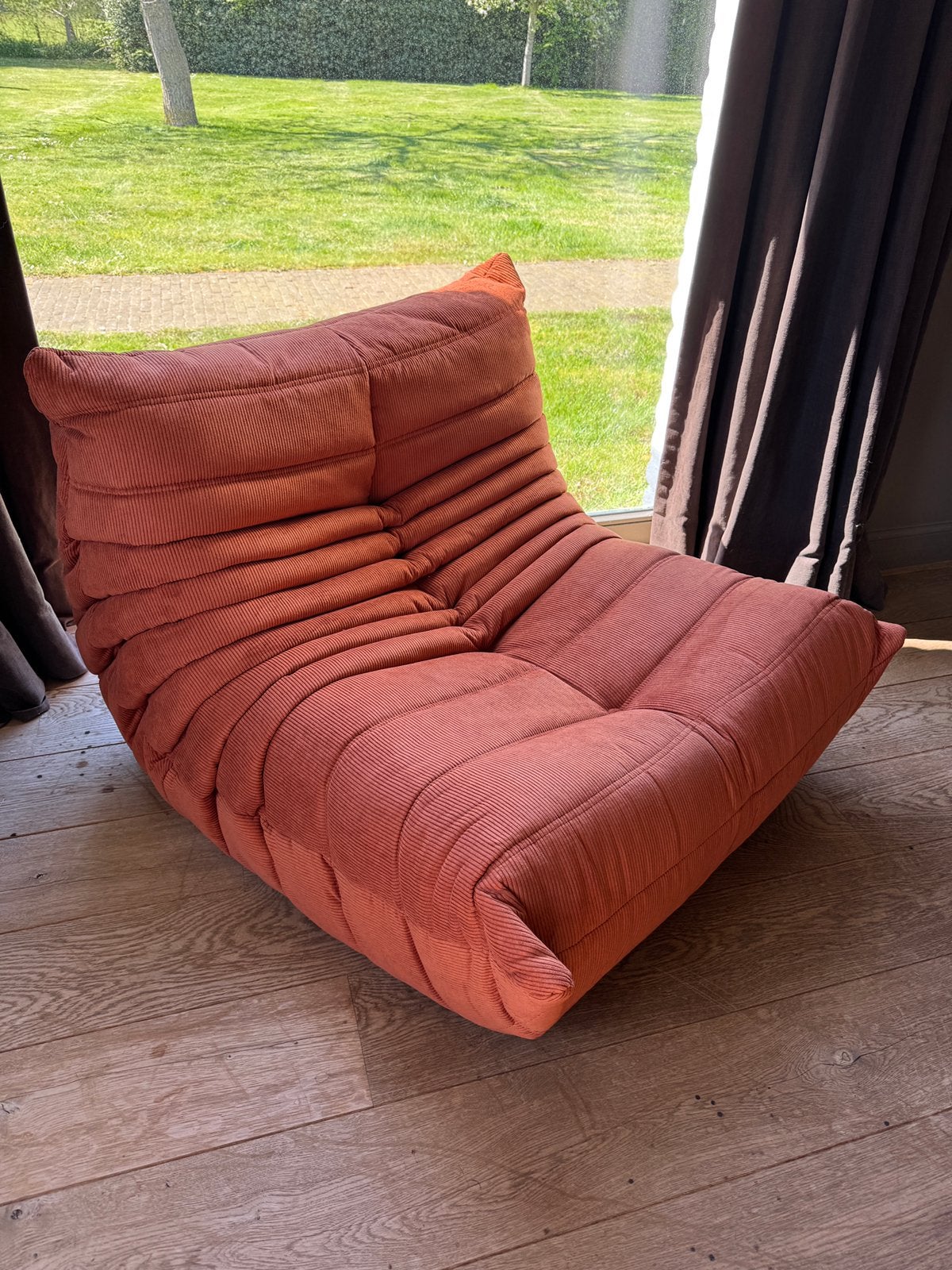 Ligne Roset Togo Eenzit - Ribcord Roestbruin, Neuf, 100 à 125 cm, Design, Moins de 150 cm