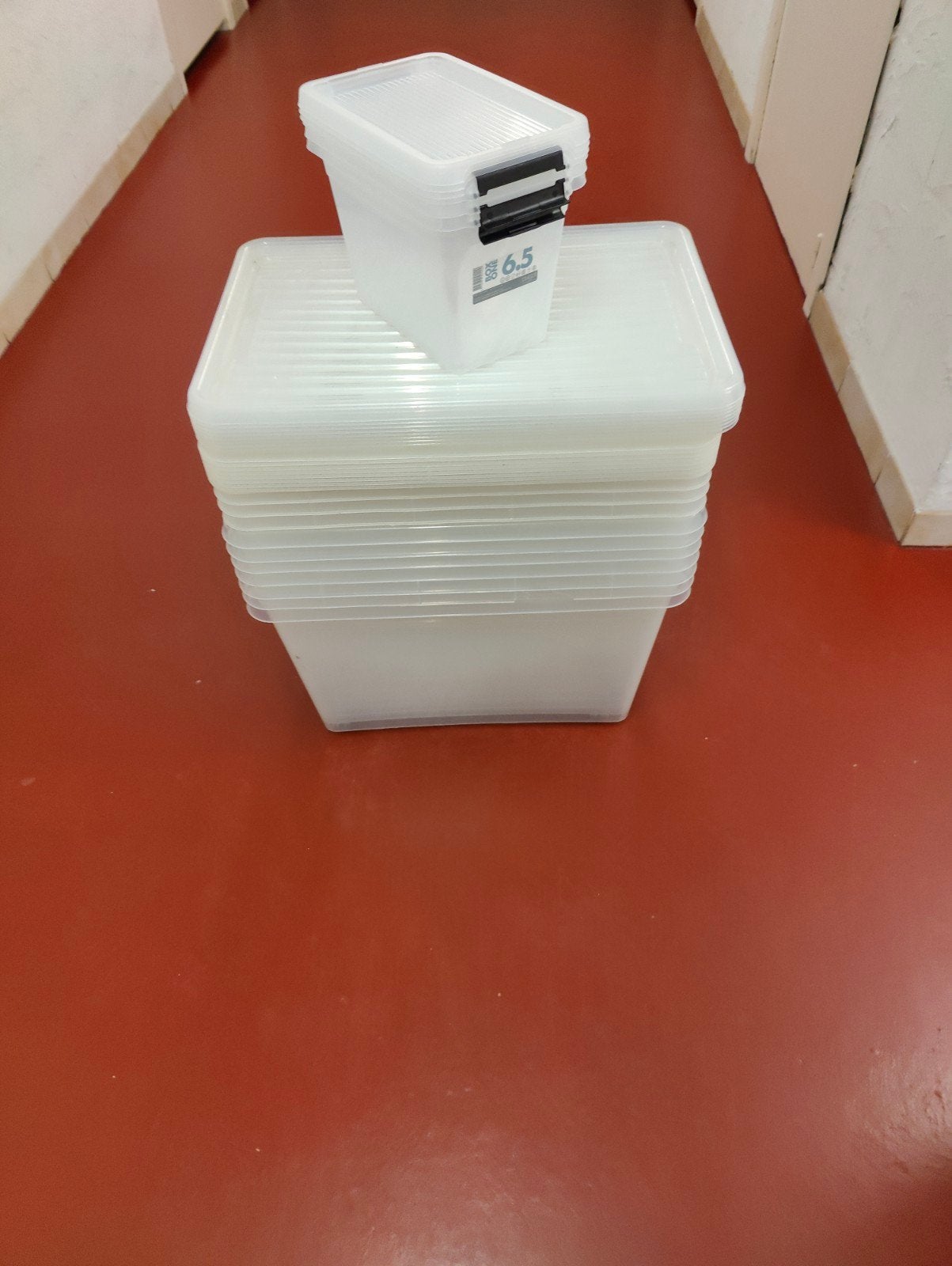 Grote  plastiek bakken  58x40 +deksel 15 st+3kleine gratis, Enlèvement