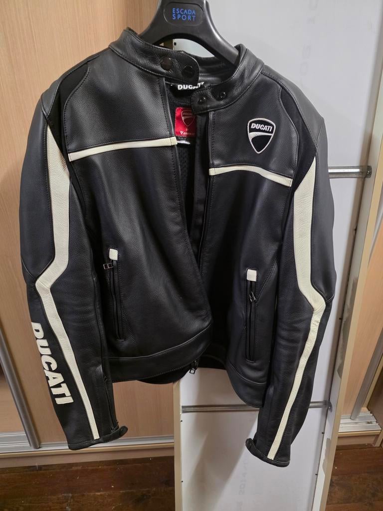 Très belle veste de moto en cuir Ducati femme taille 48, Motos, Vêtements | Vêtements de moto, Enlèvement ou Envoi
