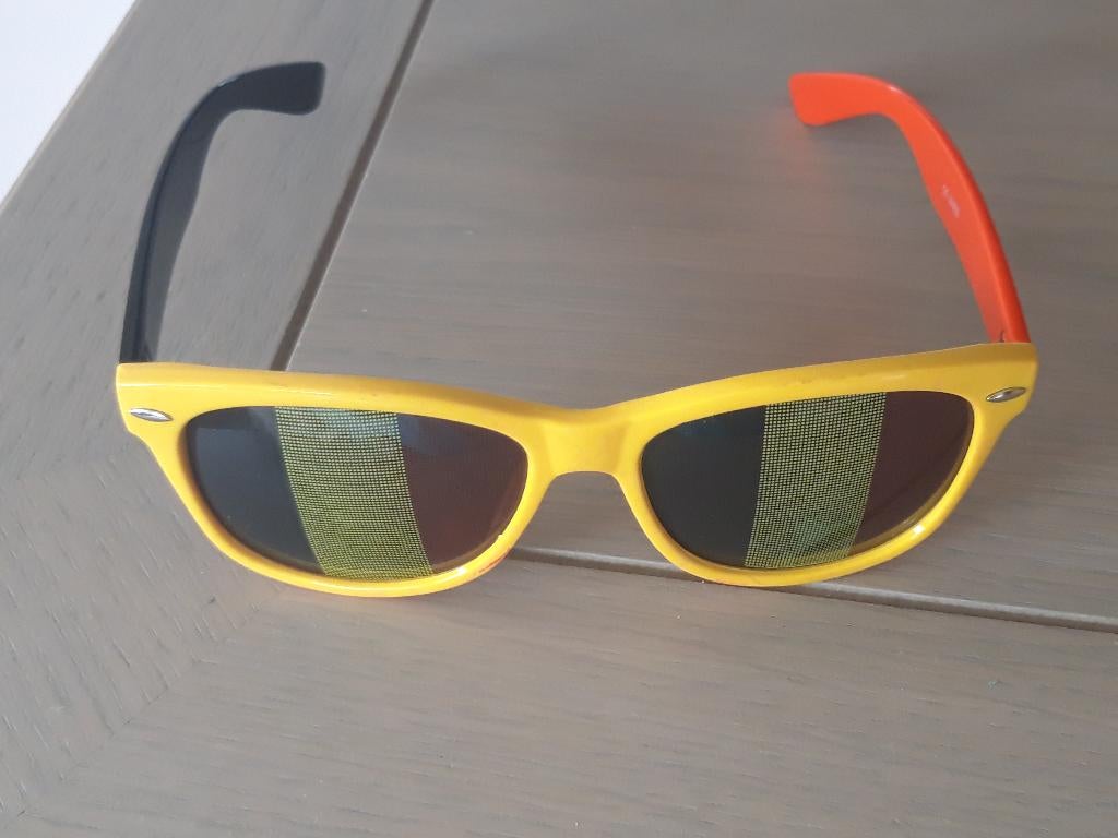 Belgische 3 kleuren zonnebril, Ophalen of Verzenden, Nieuw
