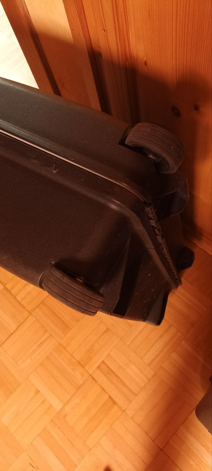 deux très bonnes valises à roulettes Desley noir, Bijoux, Sacs & Beauté, Enlèvement, Comme neuf, Roulettes