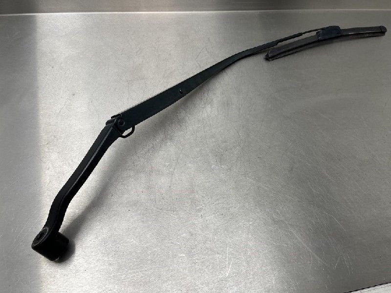 RUITENWISSERARM VOOR Mazda 2 (DE) (|MAZDA2|), Hitdorfer Straße 73
51371  Leverkusen, DE, Gebruikt, Mazda, Info@mazda.de