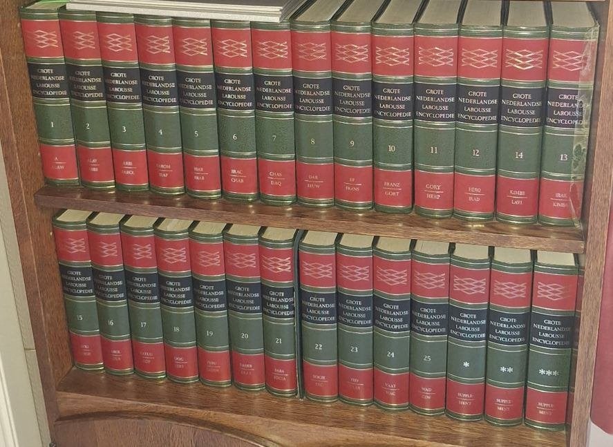 28-delige Grote Nederlandse Larousse Encyclopedie, Ophalen of Verzenden, Zo goed als nieuw, Complete serie