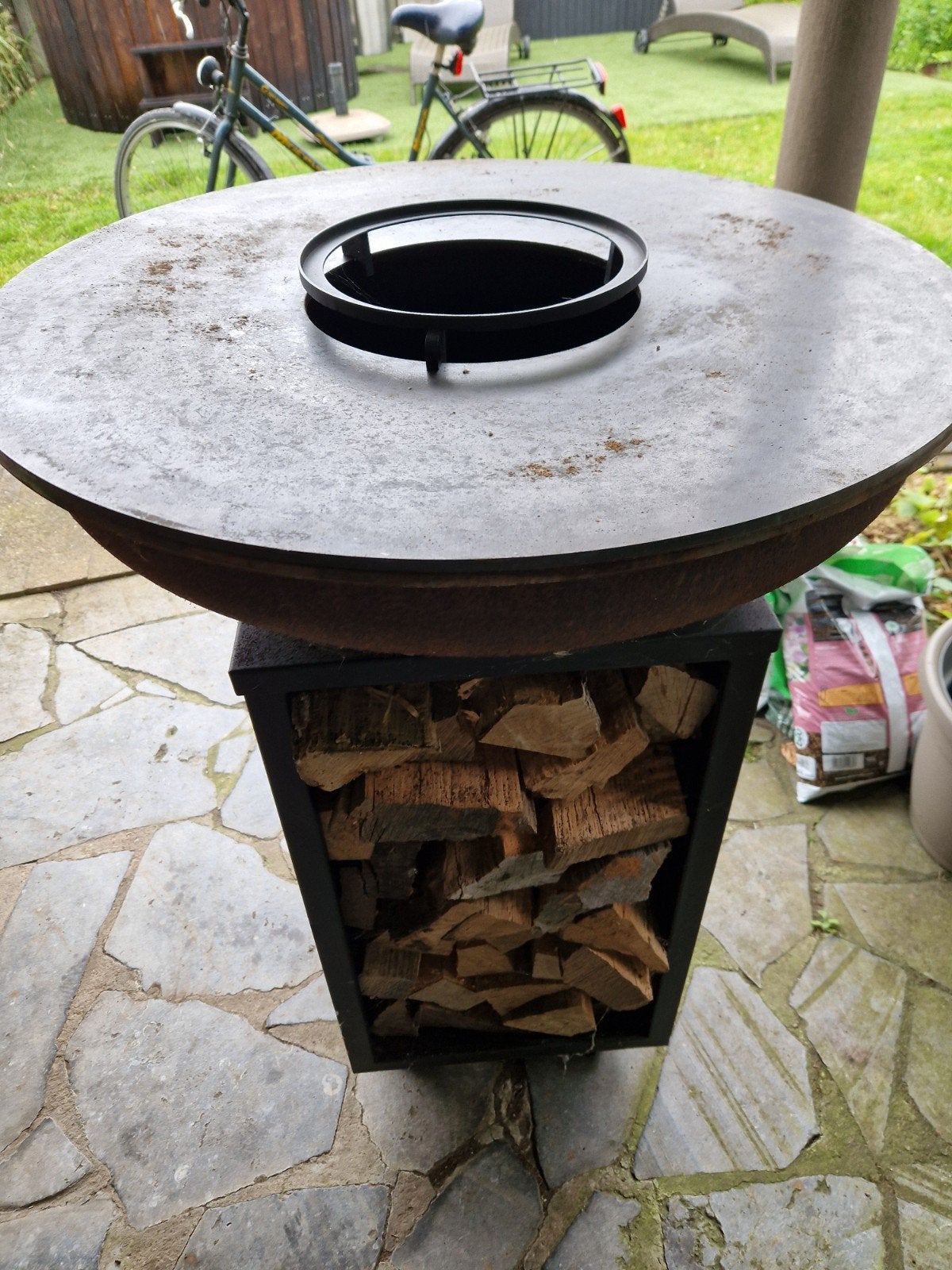 Mooie houtbbq 70cm cortenstaal ,1 keer gebruikt, Tuin en Terras, Ophalen