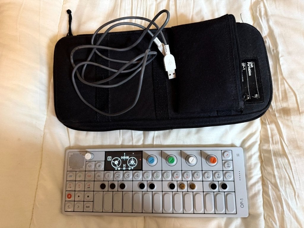 Teenage Engineering OP-1 + Housse Officielle & Câble. TBE!, Musique & Instruments, Enlèvement ou Envoi, Comme neuf