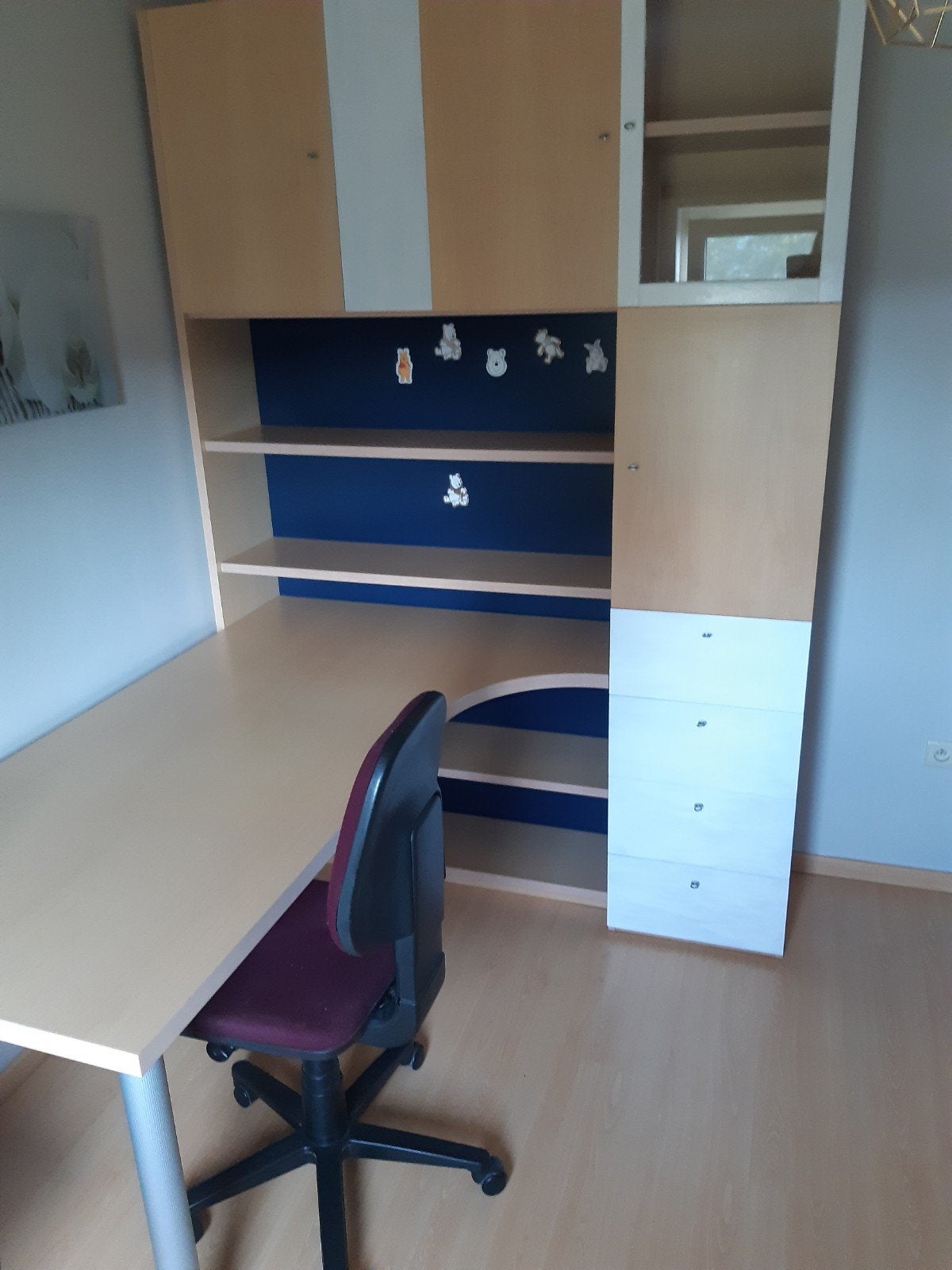 Hoekbureau, bureaustoel, leggers, hanggedeelte en kasten., Ophalen, Beige, Hout, Hoekbureau