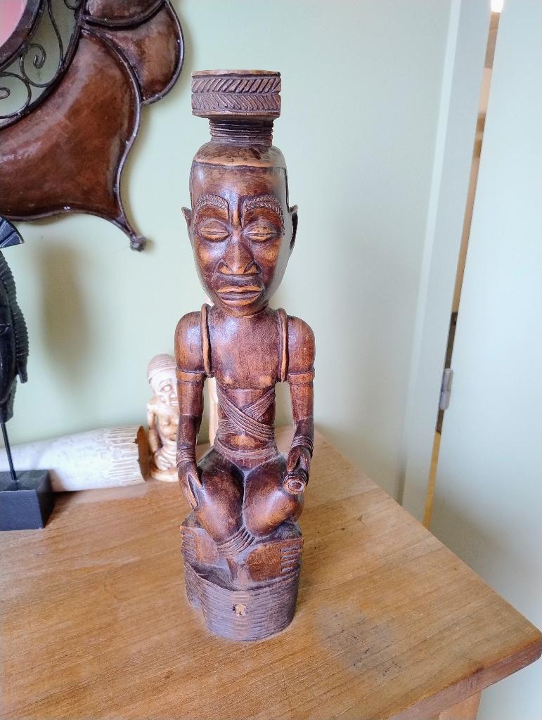 Statuette africaine Ndop RDC en bois 43 cm, Antiquités & Art, Bois, Enlèvement ou Envoi, Brun, 20 - 50 cm