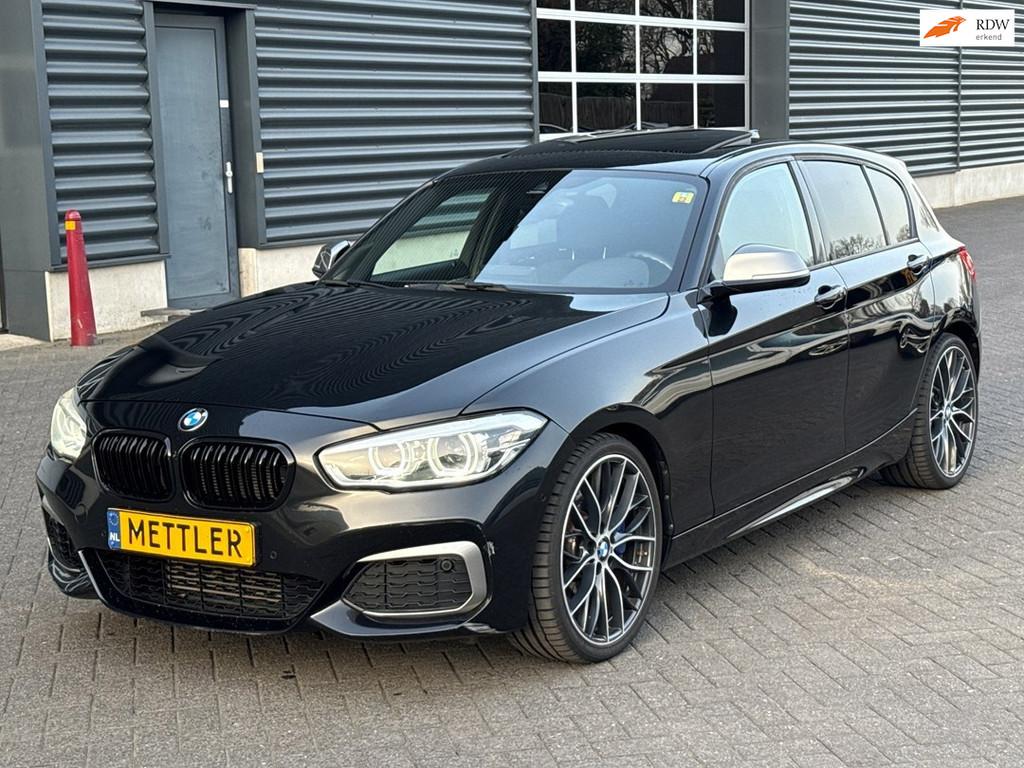 BMW 1-serie M135i High Executive Alcantara, Camera, Panorama, Auto's, Automaat, Gebruikt, Alcantara, Zwart