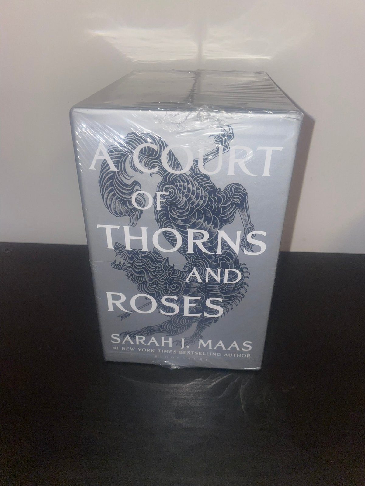 Sarah J Maas -A court of thorns and roses nieuw geseald boek, Enlèvement ou Envoi, Neuf