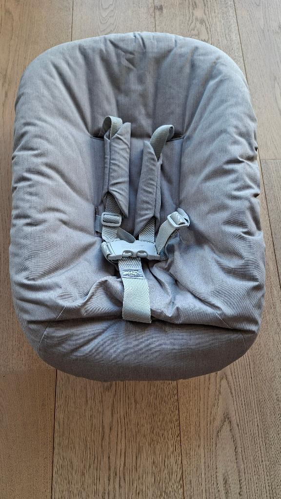 Tripp Trapp Newborn Set avec suspension pour jouet, Enlèvement, Comme neuf, Chaise évolutive, Ceinture(s)