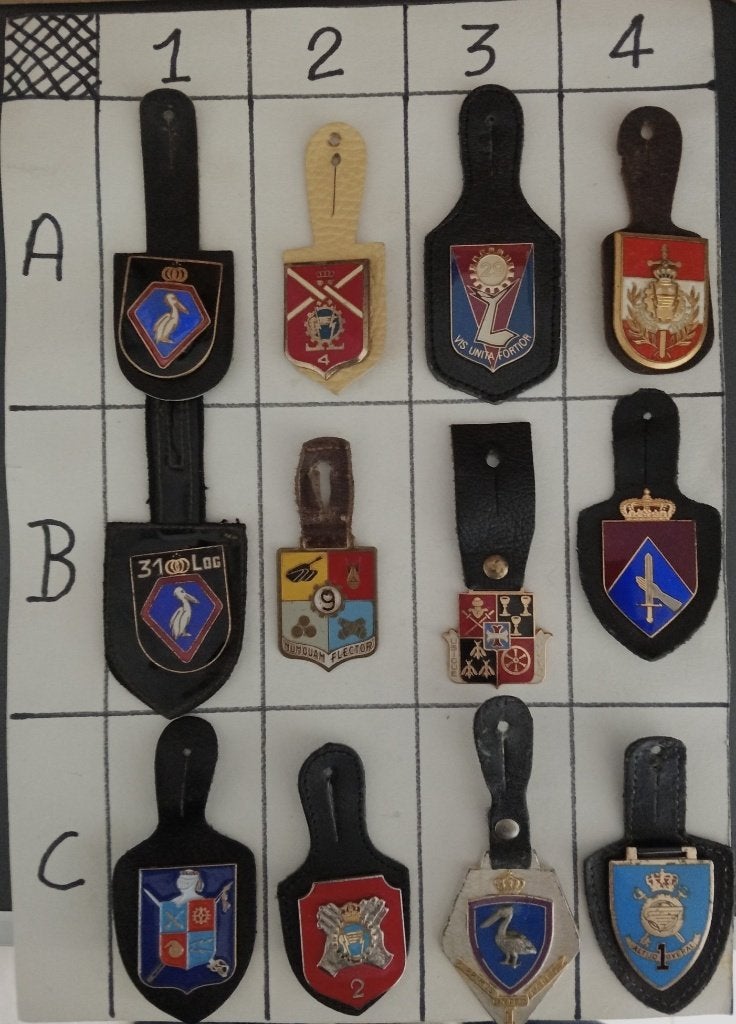 Plusieurs breloques de la Logistique, Collections, Enlèvement ou Envoi, Armée de terre, Emblème ou Badge