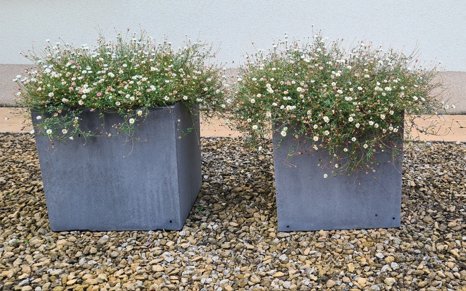 2 bloembakken, Tuin en Terras, Ophalen, Kunststof, Gebruikt, Minder dan 60 cm
