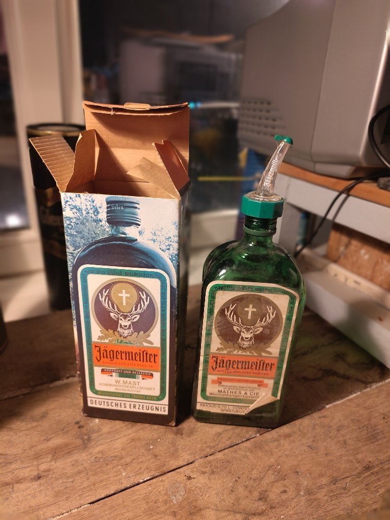 Jägermeister Fles en karton 1970, Ophalen of Verzenden, Gebruikt, Verpakking