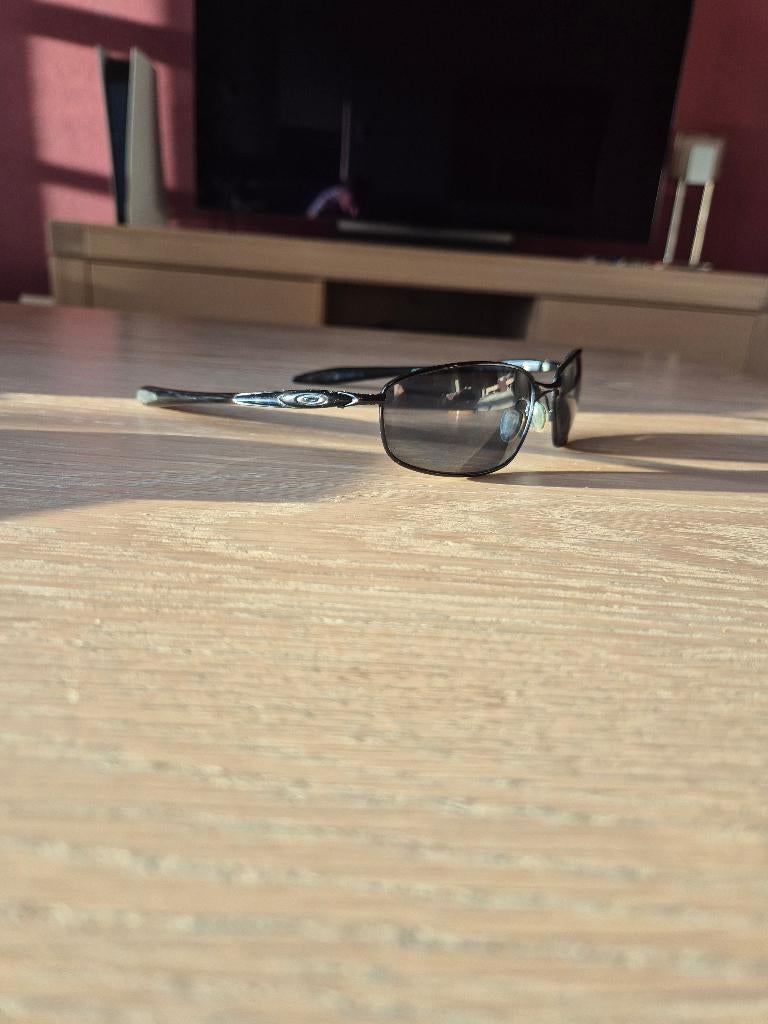 TE KOOP: ZONNEBRIL OAKLEY, Ophalen, Zonnebril, Zwart, Zo goed als nieuw