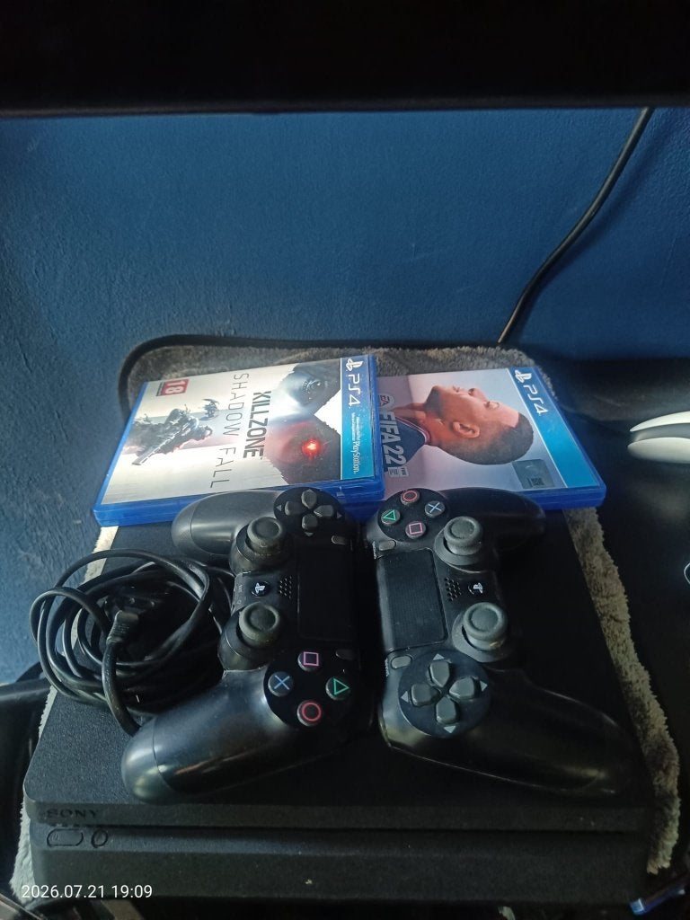 PS4 Slim, Games en Spelcomputers, Spelcomputers | Sony PlayStation 4, Ophalen, Met 2 controllers, Slim, 500 GB