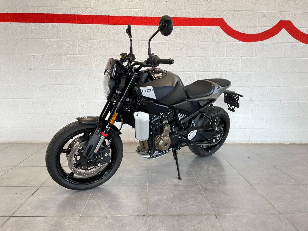 husqvarna vitpilen 801, 2 cilinders, Occasion, Bedrijf, 800 cc