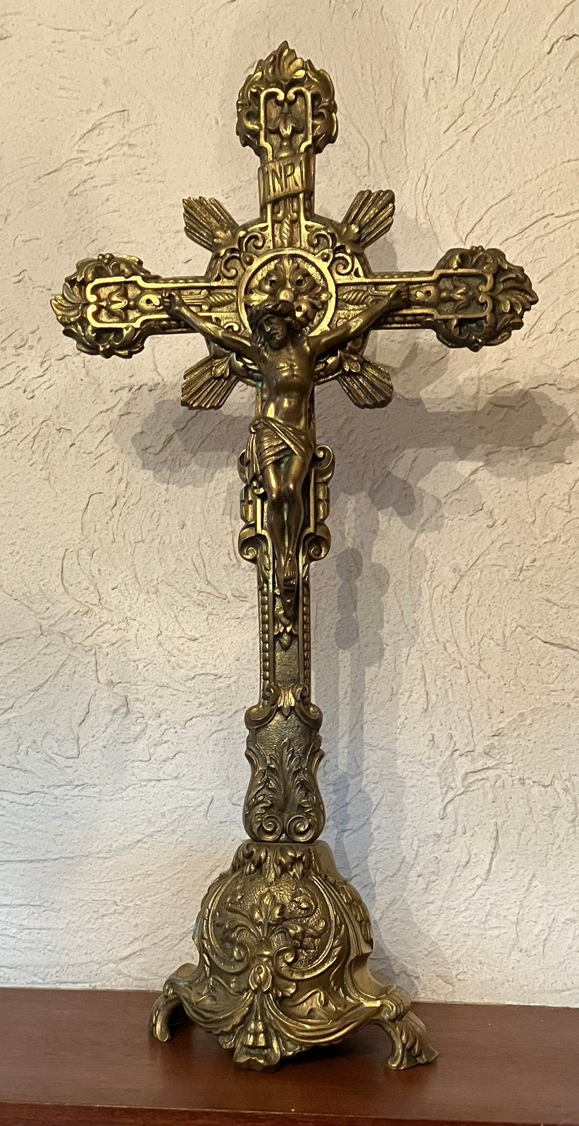 Crucifix debout en bronze, Antiquités & Art, Enlèvement