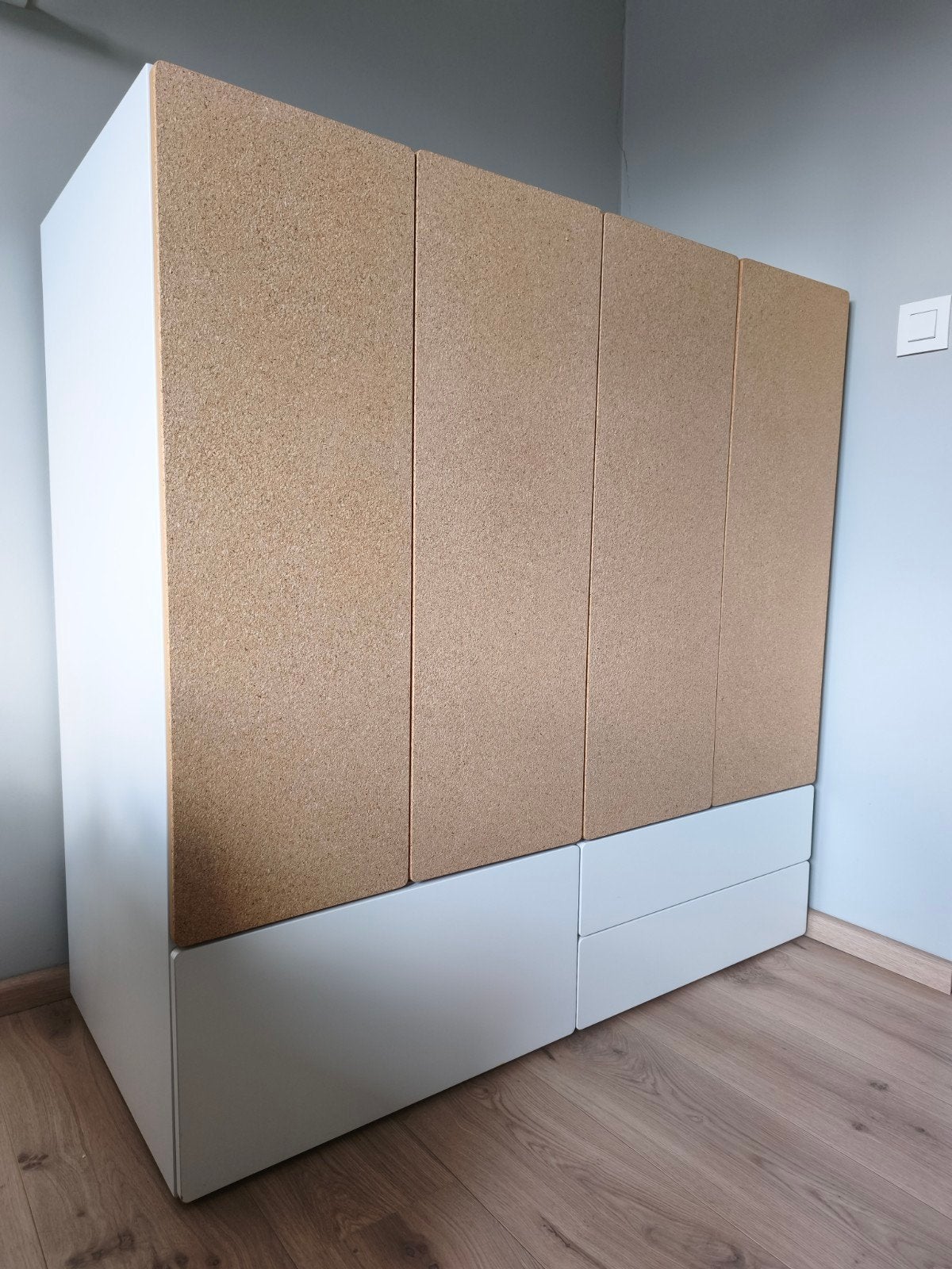 IKEA PLATSA / SMÅSTAD kleerkast met kurken prikborddeuren, Ophalen, 100 tot 150 cm, 100 tot 150 cm, 50 tot 75 cm