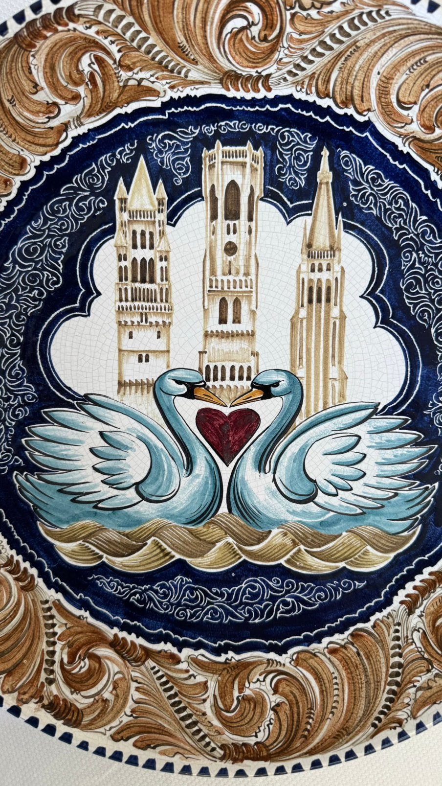 Vintage wandbord Brugge met zwanen en torens – Sierbord, Antiek en Kunst, Ophalen