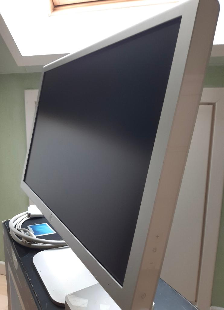 Apple Cinema Display 20-inch widescreen, Computers en Software, Monitoren, Zo goed als nieuw, 60 Hz of minder, DVI, Kantelbaar