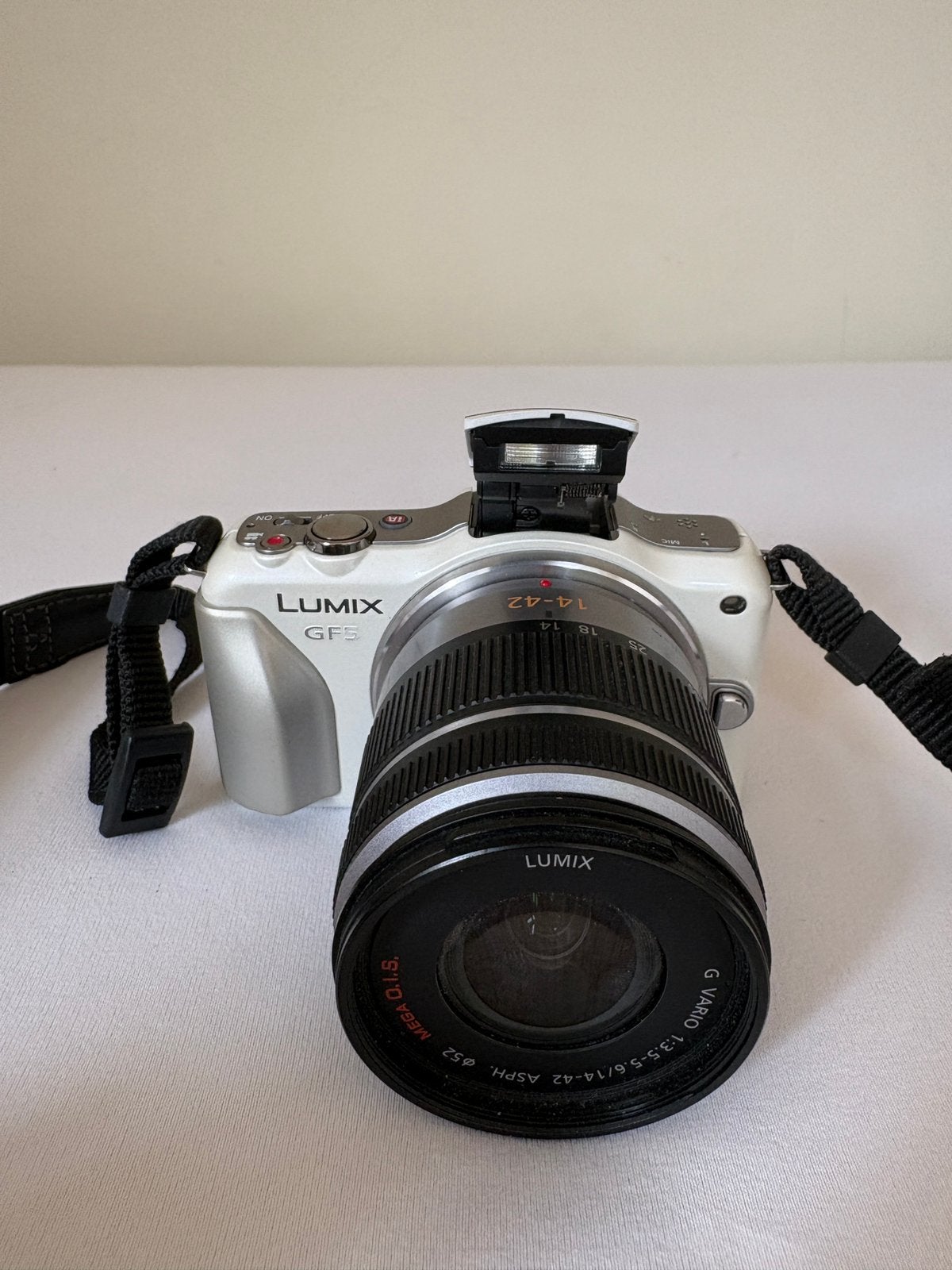 Panasonic Lumix GF5 systeemcamera + 14-42mm lens, Enlèvement ou Envoi, Comme neuf, Sangle de transport, Panasonic