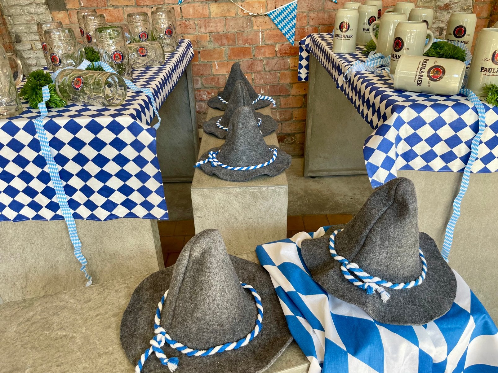 NIEUW XL Oktoberfest Set: 24 orig. Paulaner pullen + Deco, Ophalen, Nieuw