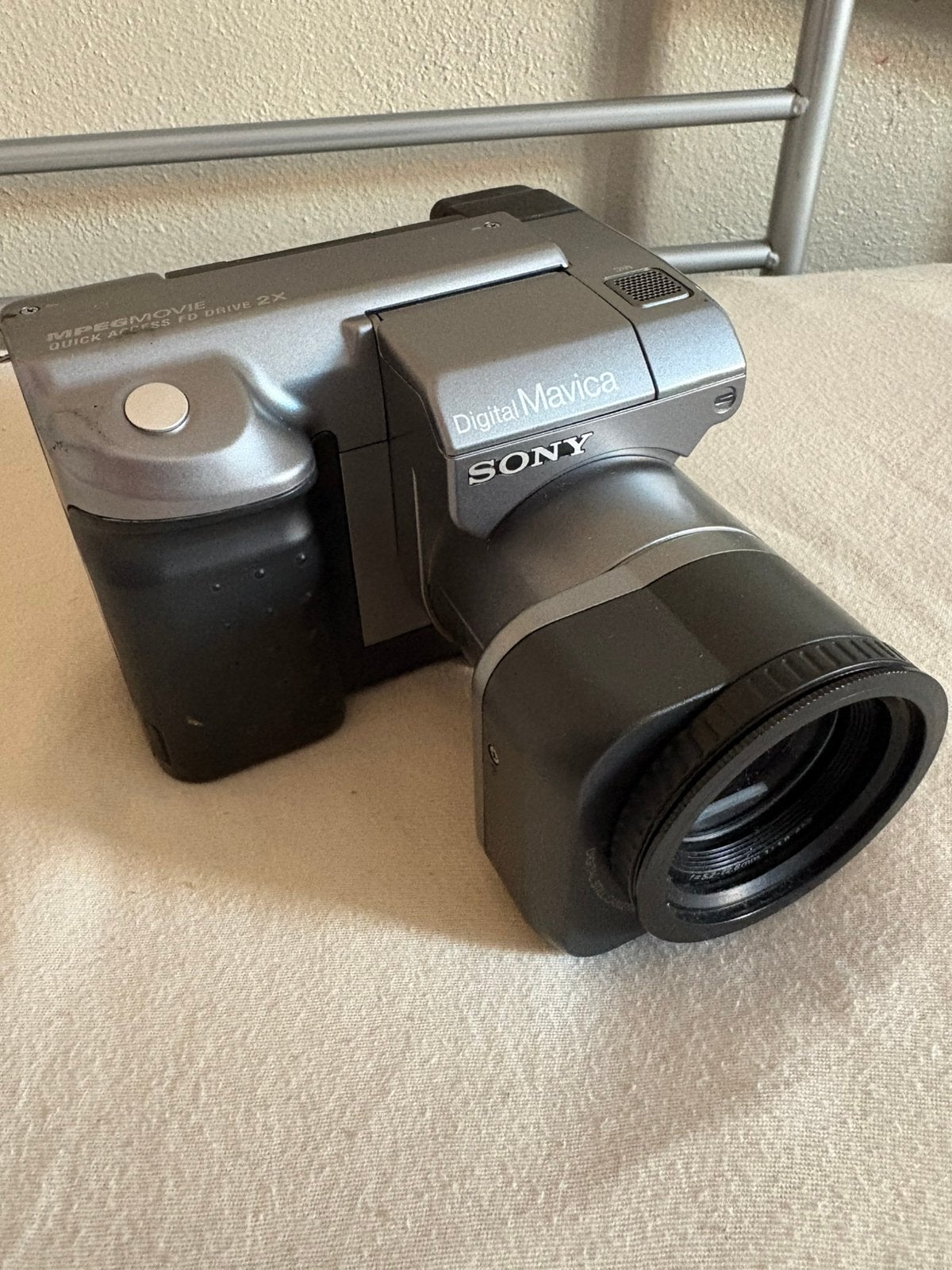 Vintage Sony Digital Mavica MVC-FD9, TV, Hi-fi & Vidéo, Appareils photo numériques, Enlèvement ou Envoi, 4 à 7 fois, Utilisé, Autres types