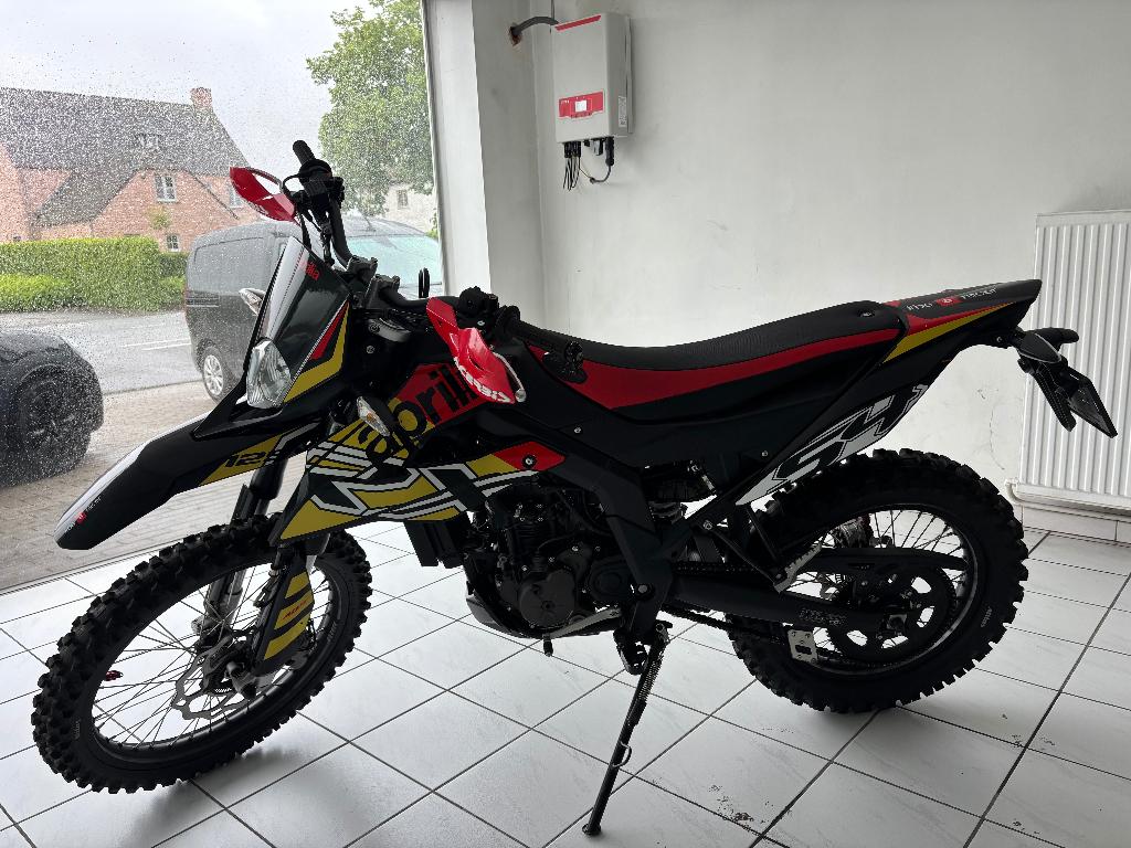Aprilia RX 125 Enduro 2023 4600 km.  Mag met rijbewijs B!, Entreprise, Occasion, Jusqu'à 11 kW, Permis Moto A1 minimum