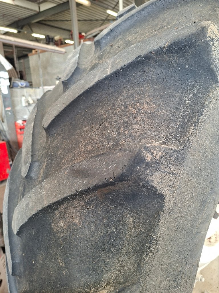 Gebruikte 600 65 R 38 tractorbanden, Ophalen