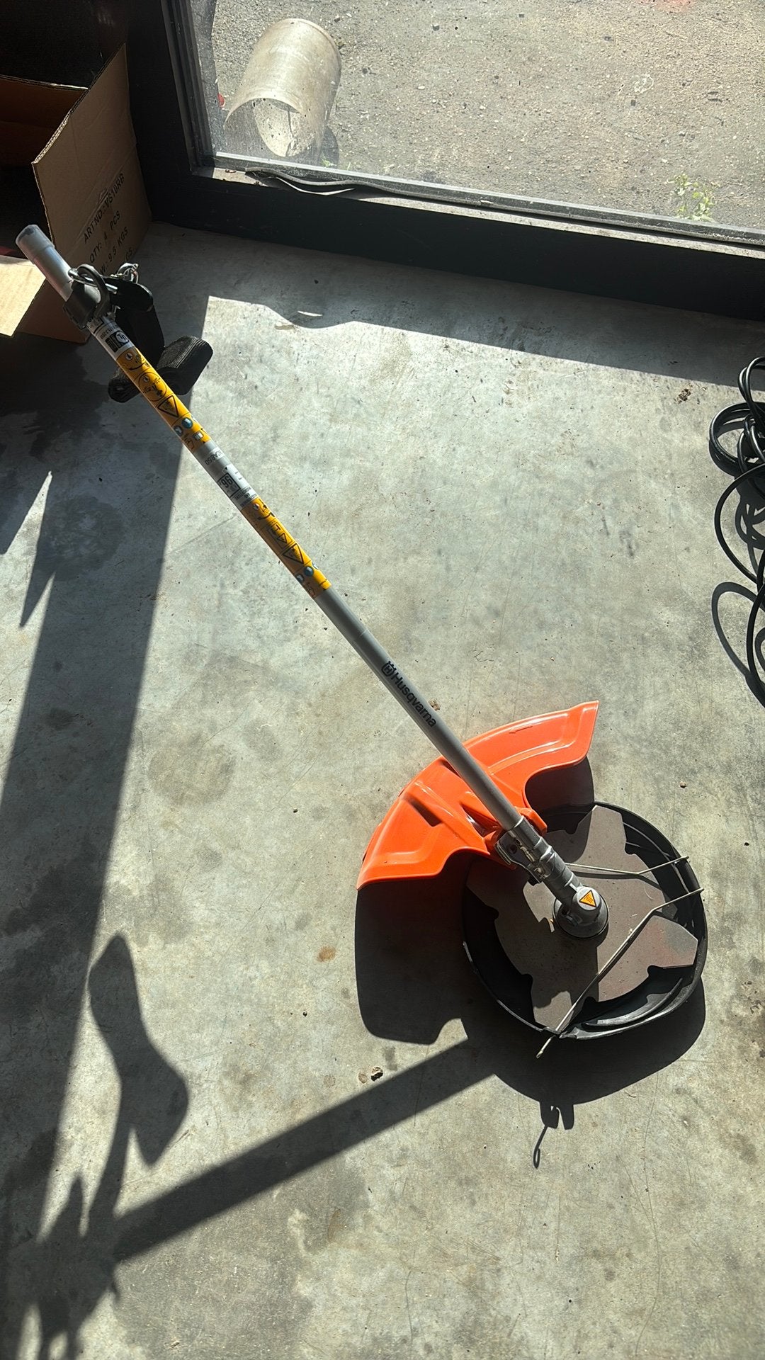 Débroussailleuse Husqvarna Kombi, Enlèvement, Comme neuf