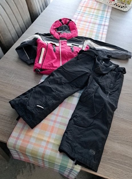 Trespass roze-zwart ski jas en broek 3/4 jaar, Kinderen en Baby's, Ophalen of Verzenden, Zo goed als nieuw, Meisje, Sport- of Zwemkleding