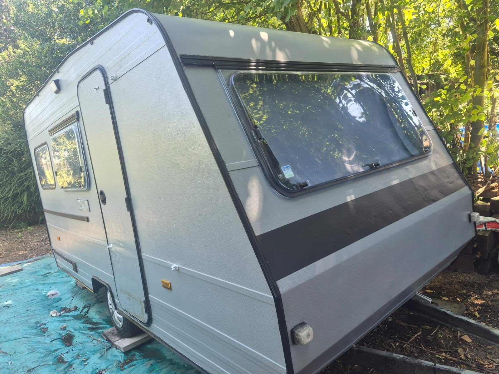 caravane adria 410td, Jusqu'à 4, Réfrigérateur, 5 à 6 mètres, Autre types