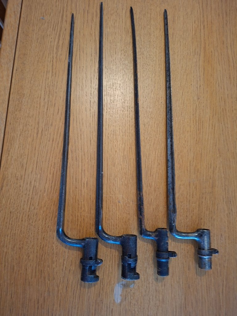 4 bajonetten, Verzamelen, Militaria | Algemeen, Ophalen of Verzenden, Landmacht, Zwaard of Sabel