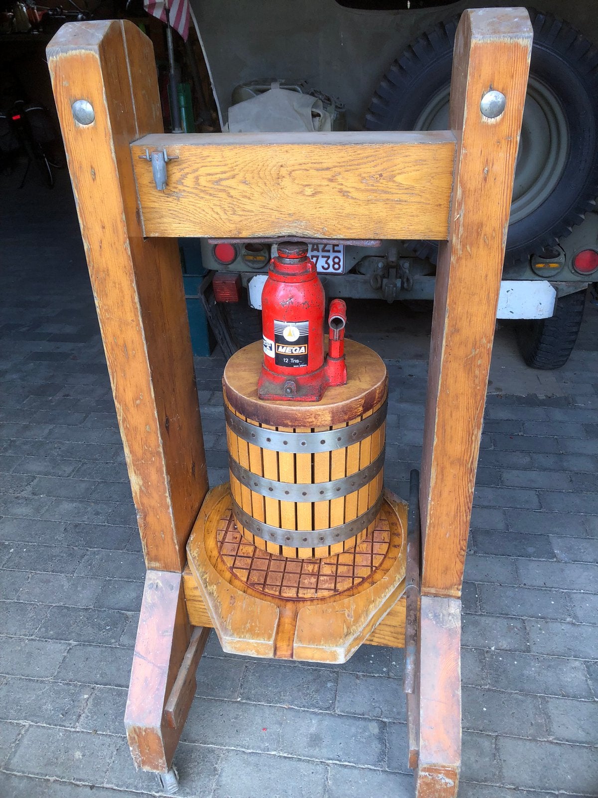 Houten fruitpers, Ophalen