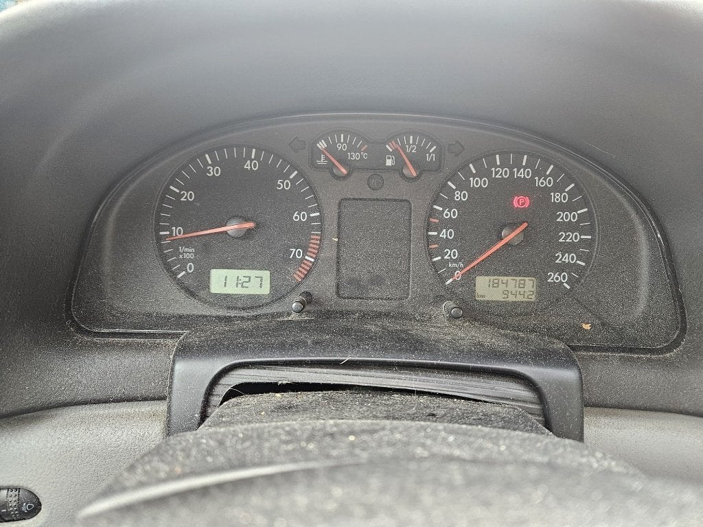 VW PASSAT 1.8 ESSENCE ATTACHE REMORQUE, Autos, Achat, Entreprise, Boîte manuelle, 5 portes
