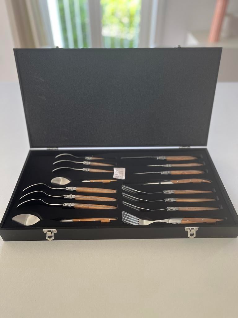 Luxe Laguiole bestekset met olijfhout – nieuw in koffer (16), Enlèvement ou Envoi, Neuf
