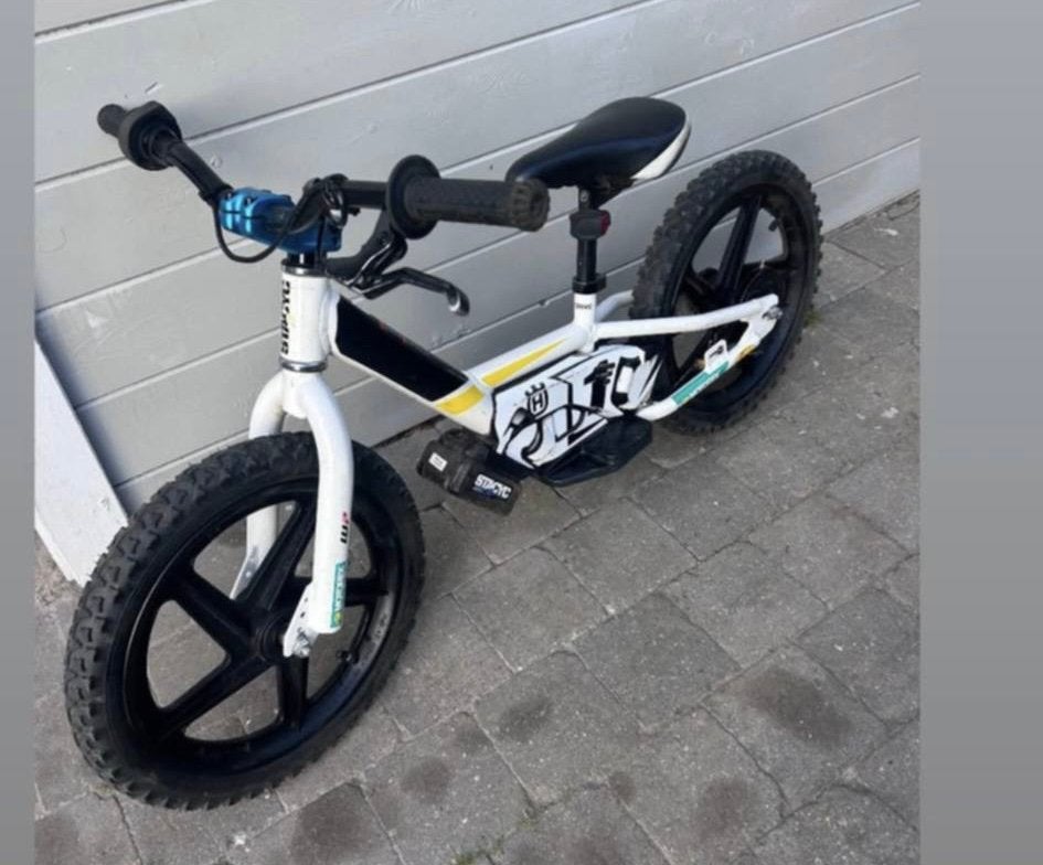 16 inch husqavarna, Fietsen en Brommers, Minibikes, Midibikes en Pitbikes, Ophalen, Zo goed als nieuw