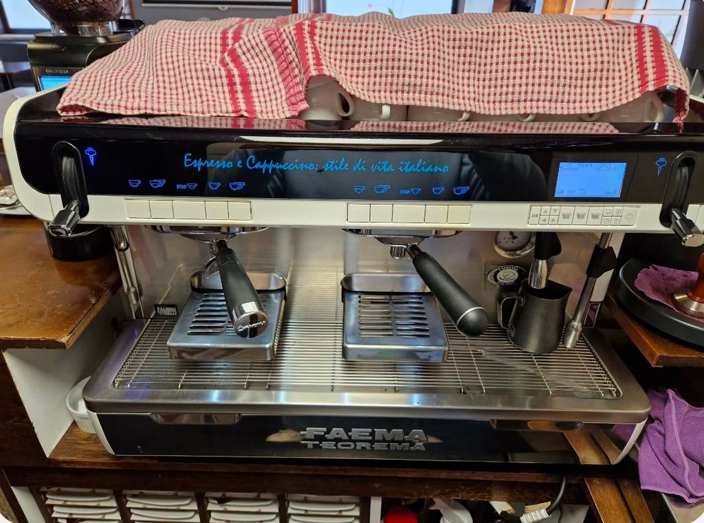 Professioneel koffieautomaat met molens