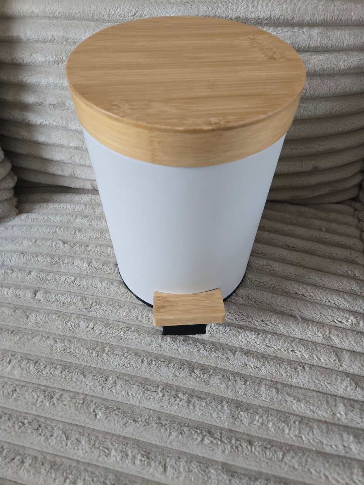 Poubelle de salle de bain