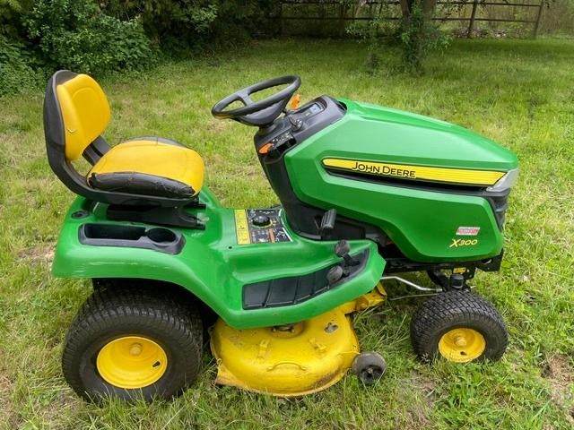 Tracteur Tondeuse Autoportée JOHN DEERE X300, JOHN DEERE, Fonction de mulching, Enlèvement, Utilisé
