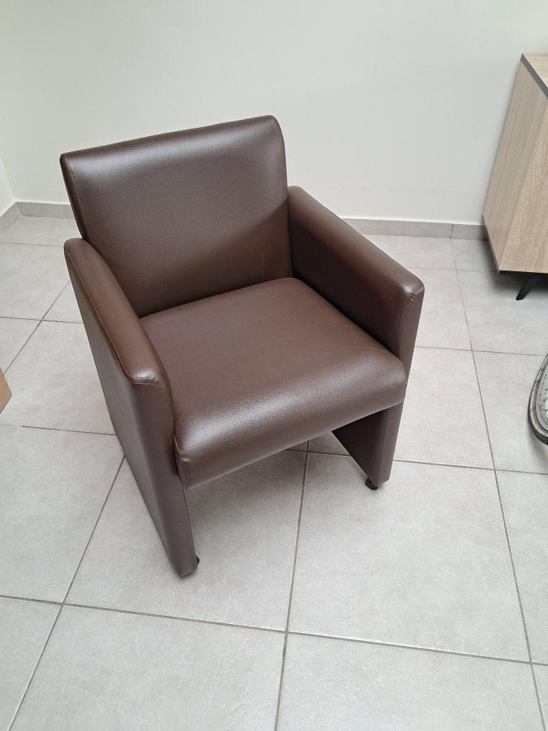 Stoelen 6 stuks met armleuning in goede staat, Huis en Inrichting, Ophalen, Gebruikt, Bruin, Leer