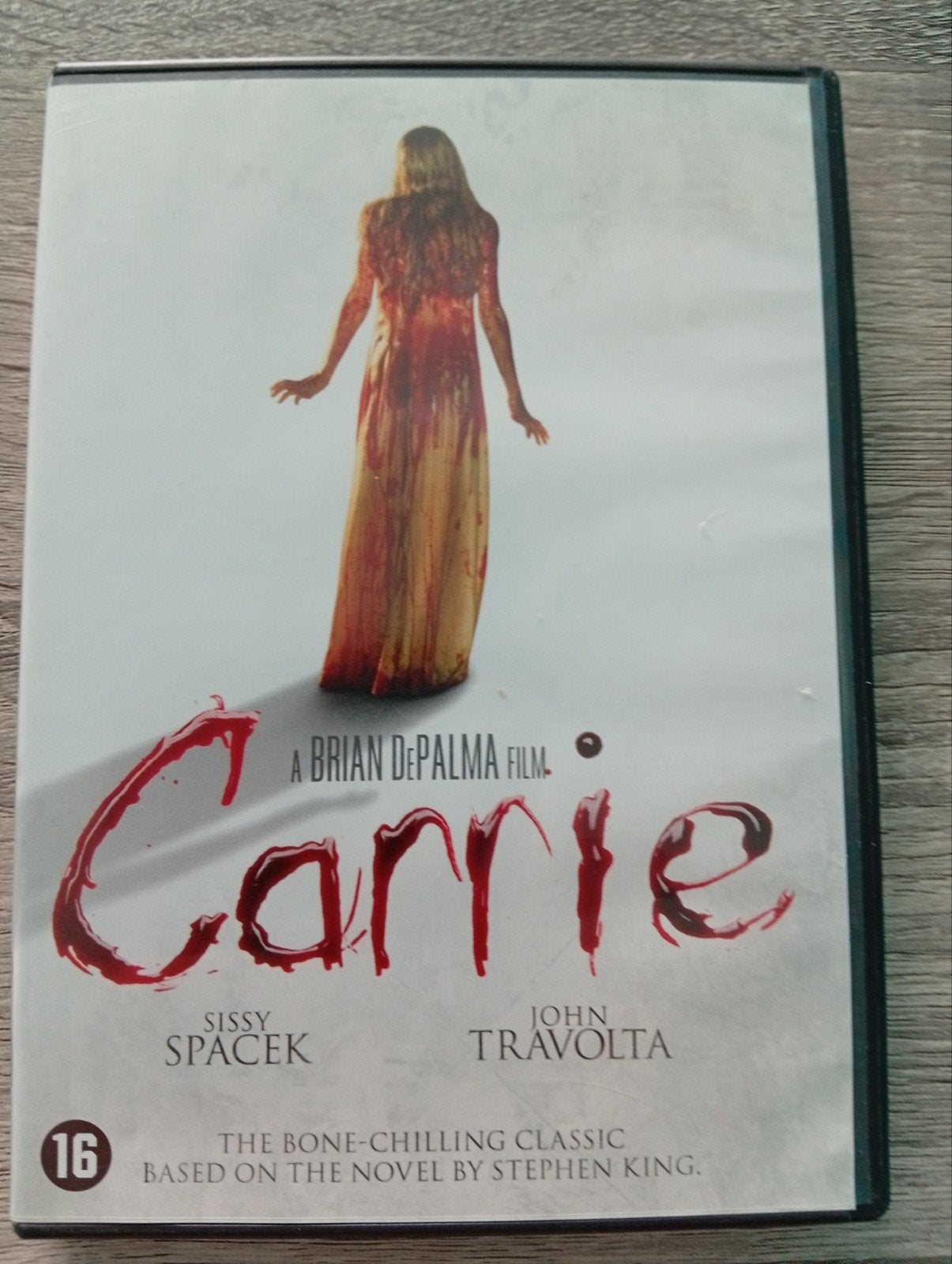 DVD d'horreur Carrie John Travolta, CD & DVD, DVD | Classiques, Enlèvement ou Envoi, Néerlandais, Comme neuf, À partir de 16 ans
